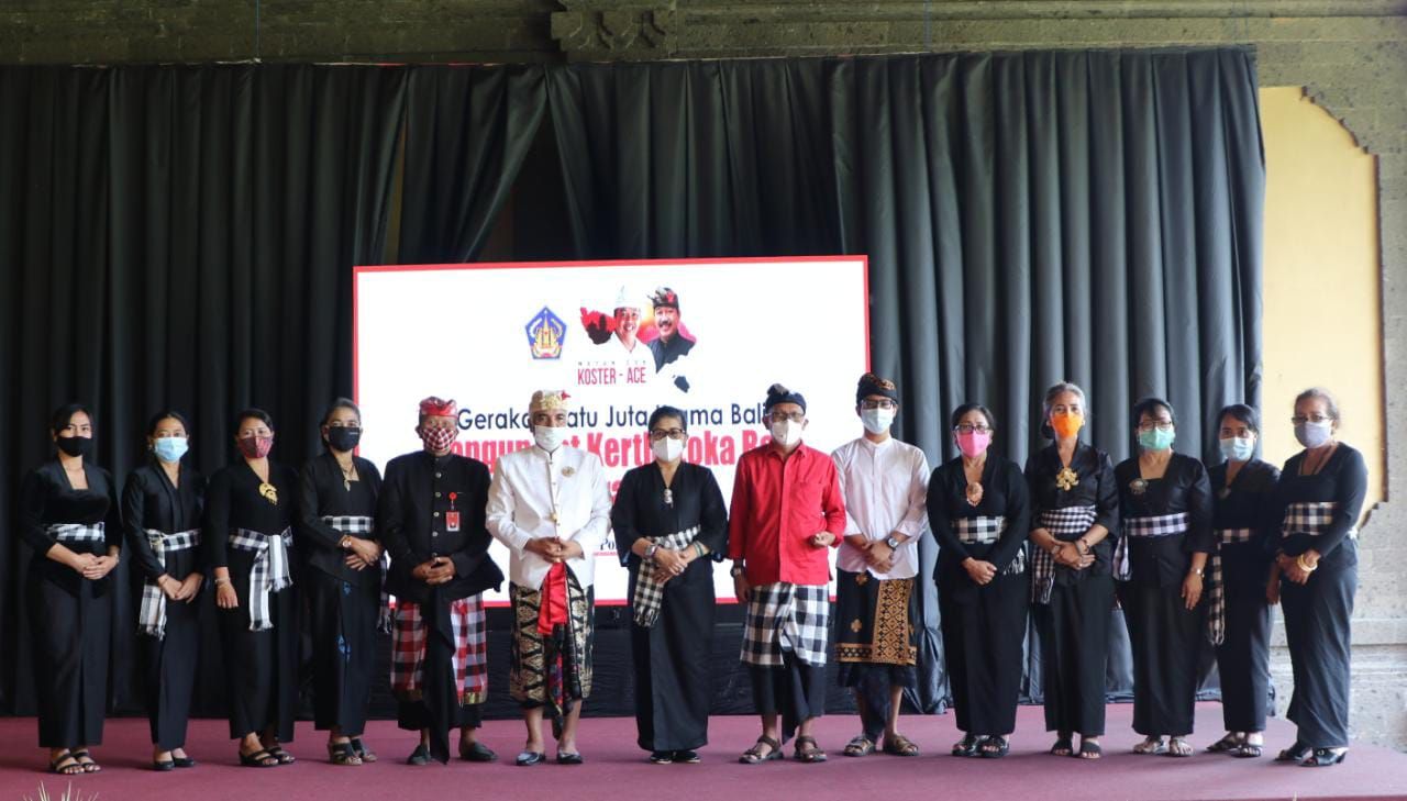 podiumnews.com-Ny Putri Koster Hadiri Penutupan 'Gerakan Satu Juta Krama Satu Juta Yowana Bali'